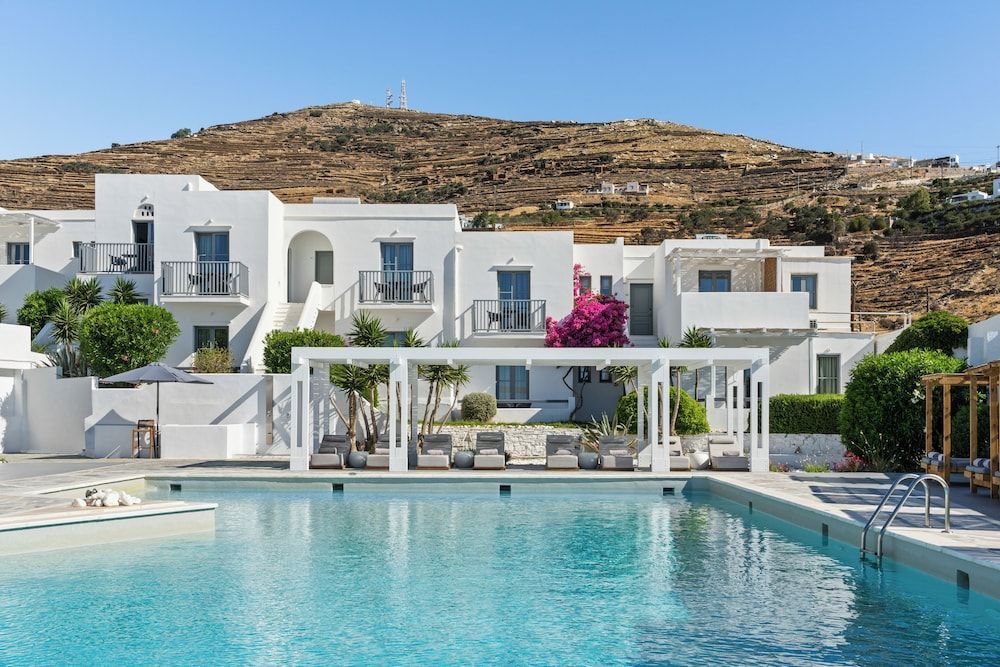 Mr and Mrs White Tinos 1