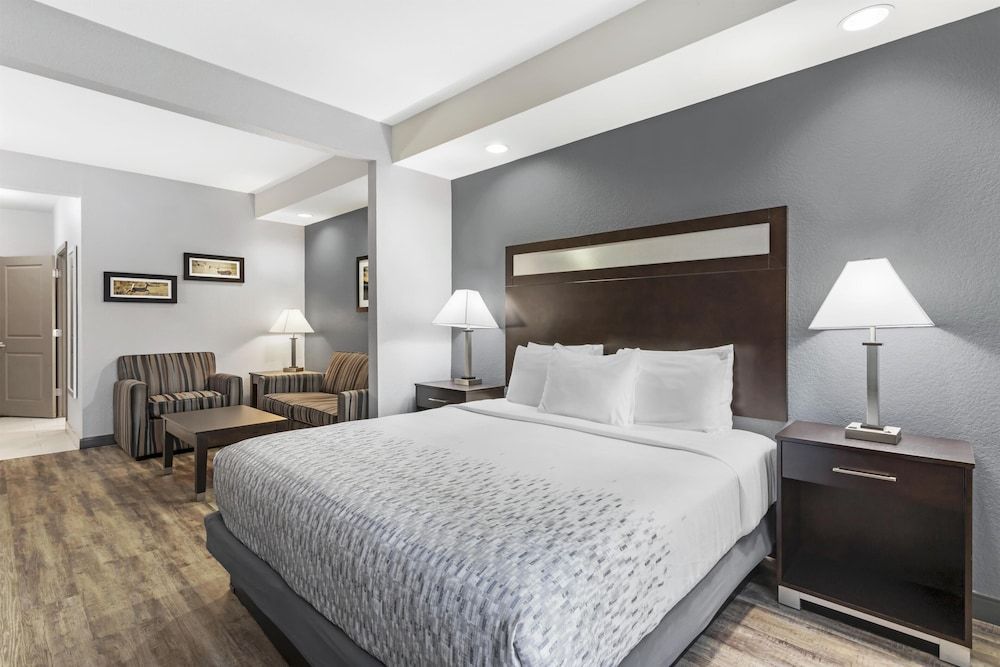 Best Western Plus Lake Jackson Inn & Suites 1