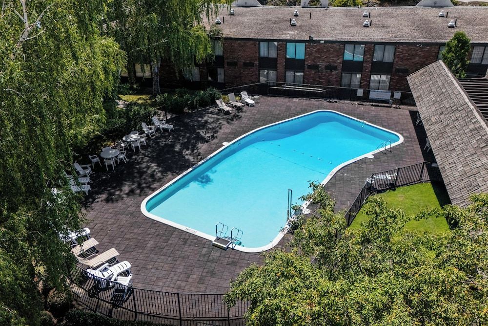 Fireside Inn & Suites Portland 1