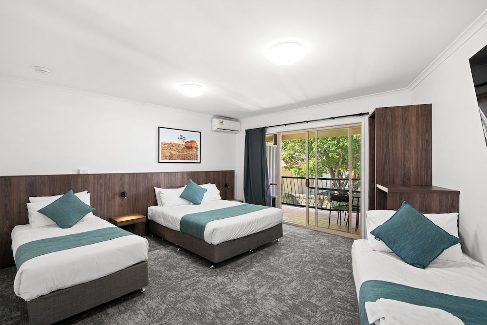 Sundowner Hotel Motel 1