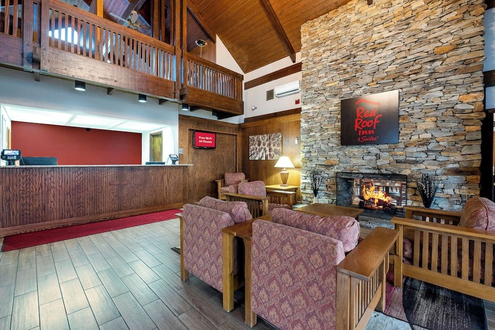 Red Roof Inn & Suites Hazleton 2