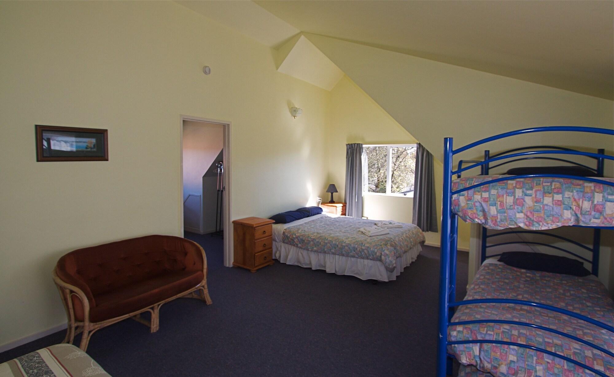 Howard's Mountain Lodge 1