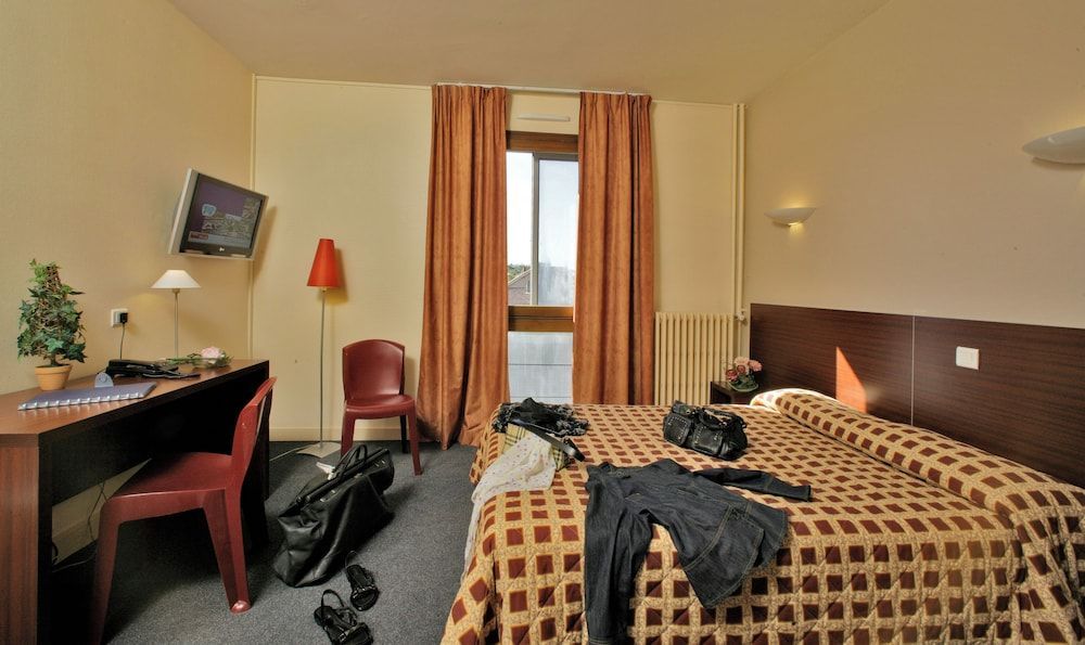Logis Hotels Grand Hotel d'Orléans et Restaurant Le Goulu 1