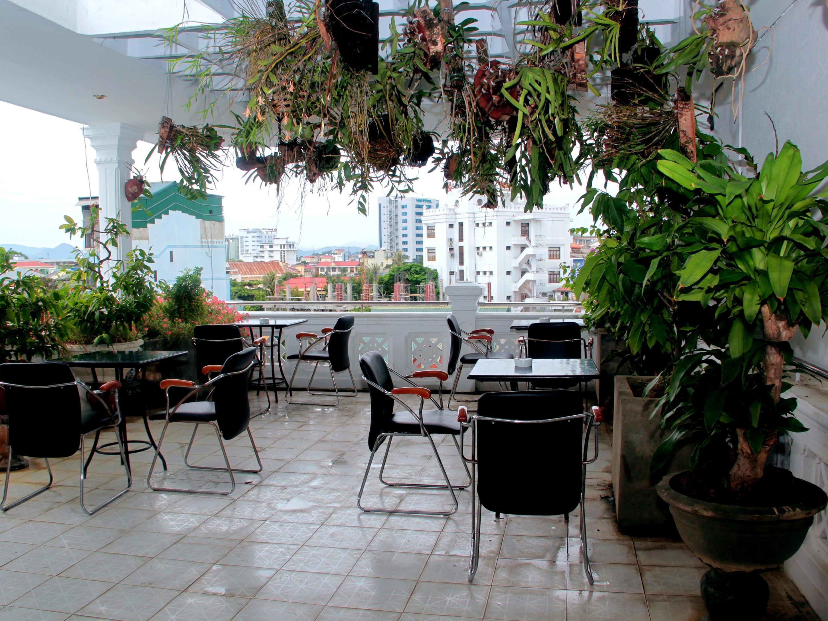 Jade Hotel 1