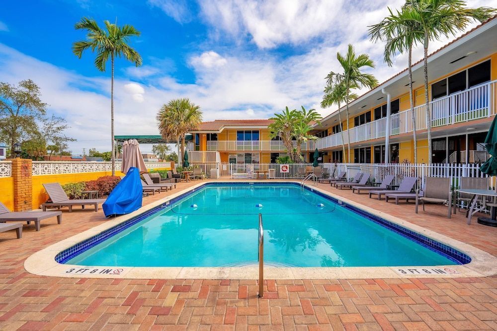 Quality Inn & Suites Airport-Cruise Port Hollywood 1