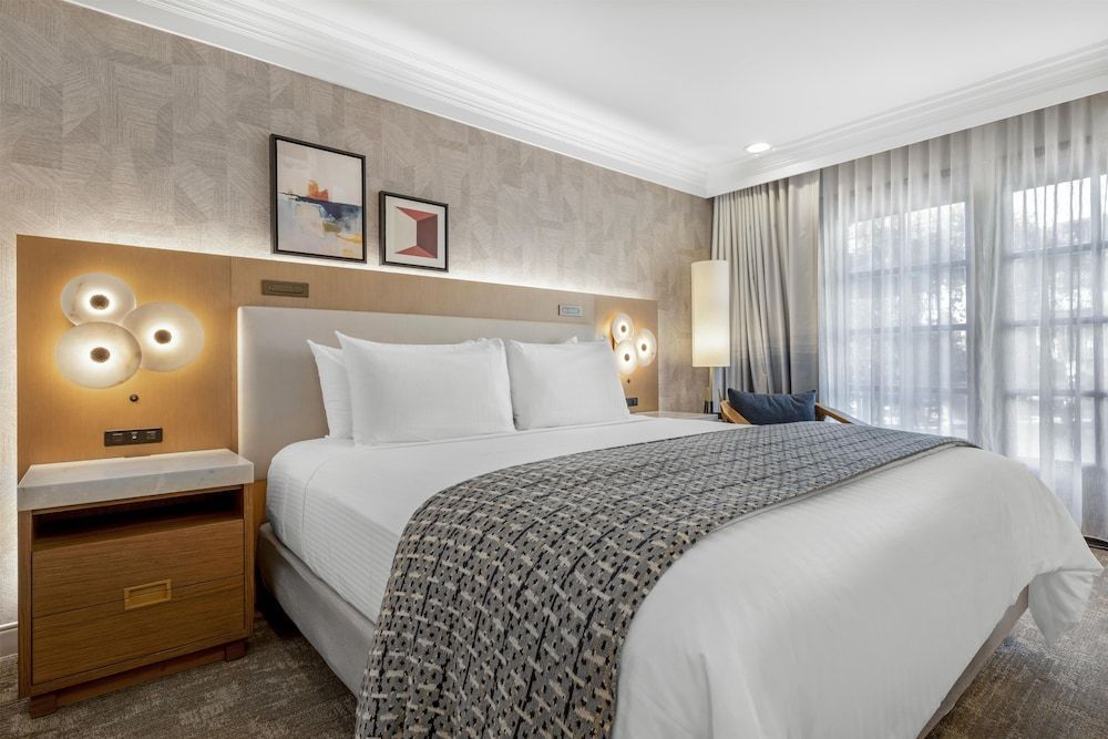 Best Western Plus Sunset Plaza Hotel 1