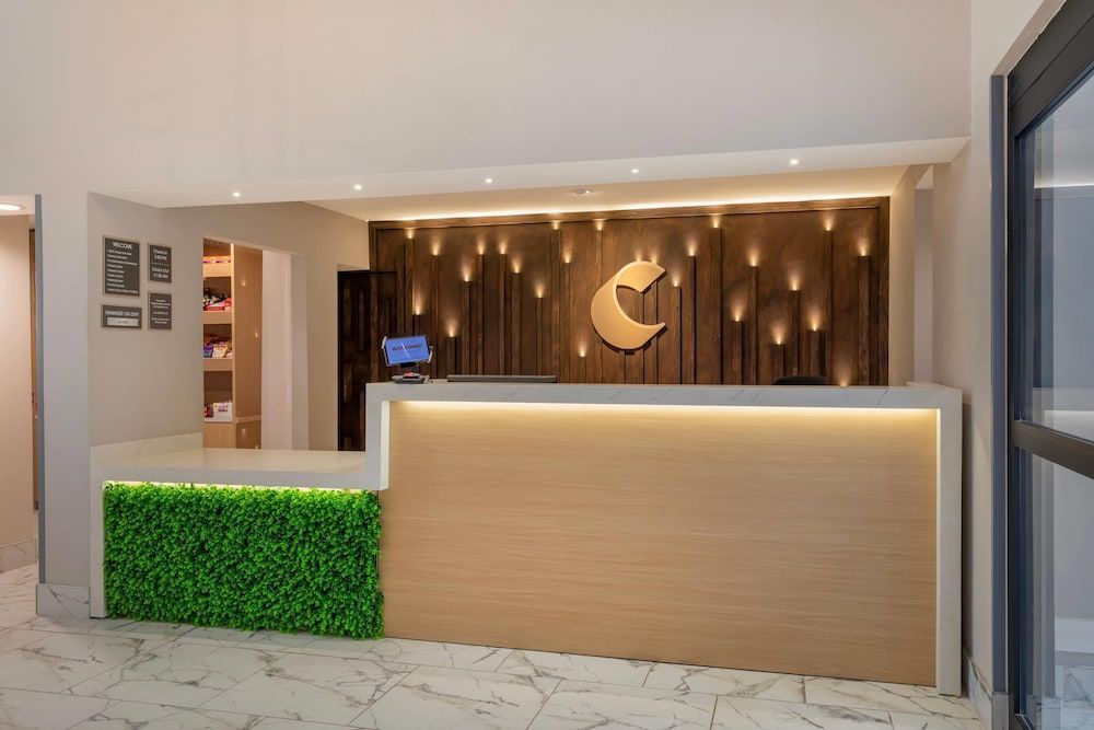 Comfort Inn & Suites Love Field-Dallas Market Center 2