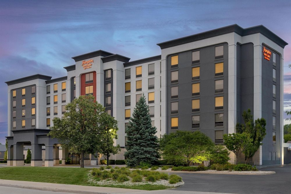 Hampton Inn & Suites by Hilton Windsor 1