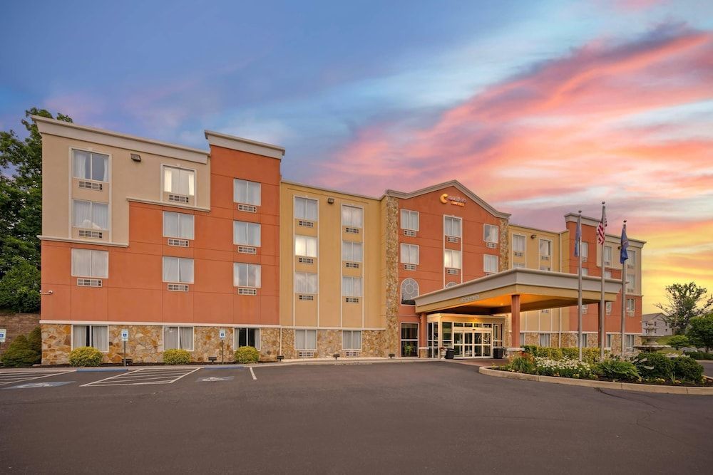 Comfort Suites Near Gettysburg Battlefield Visitor Center 1