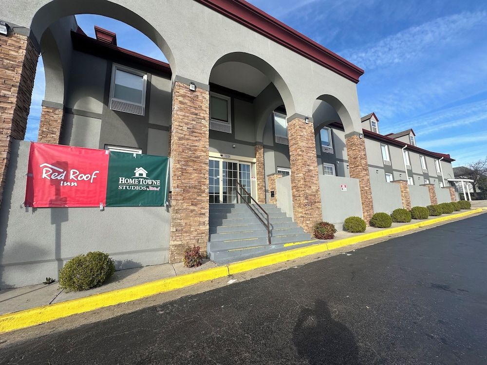 HomeTowne Studios by Red Roof Richmond, VA - W Broad St 1