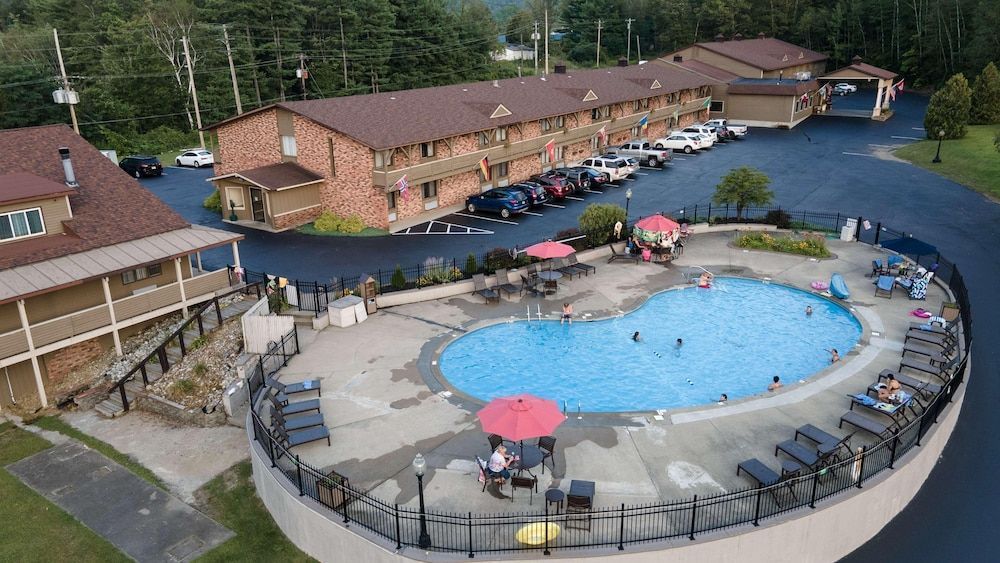 Skyline Hotel Lake George 1