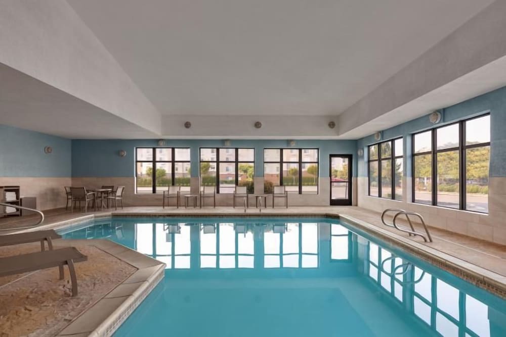 Holiday Inn Express & Suites SALT LAKE CITY-AIRPORT EAST by IHG 1