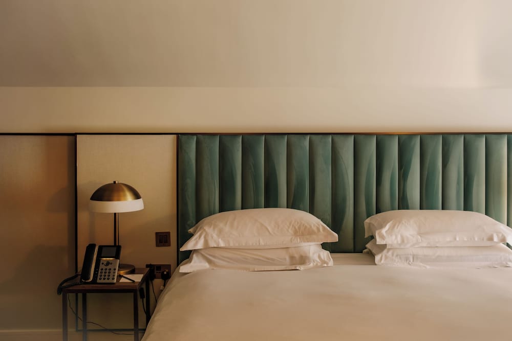 The Lodge Hotel - Putney 1