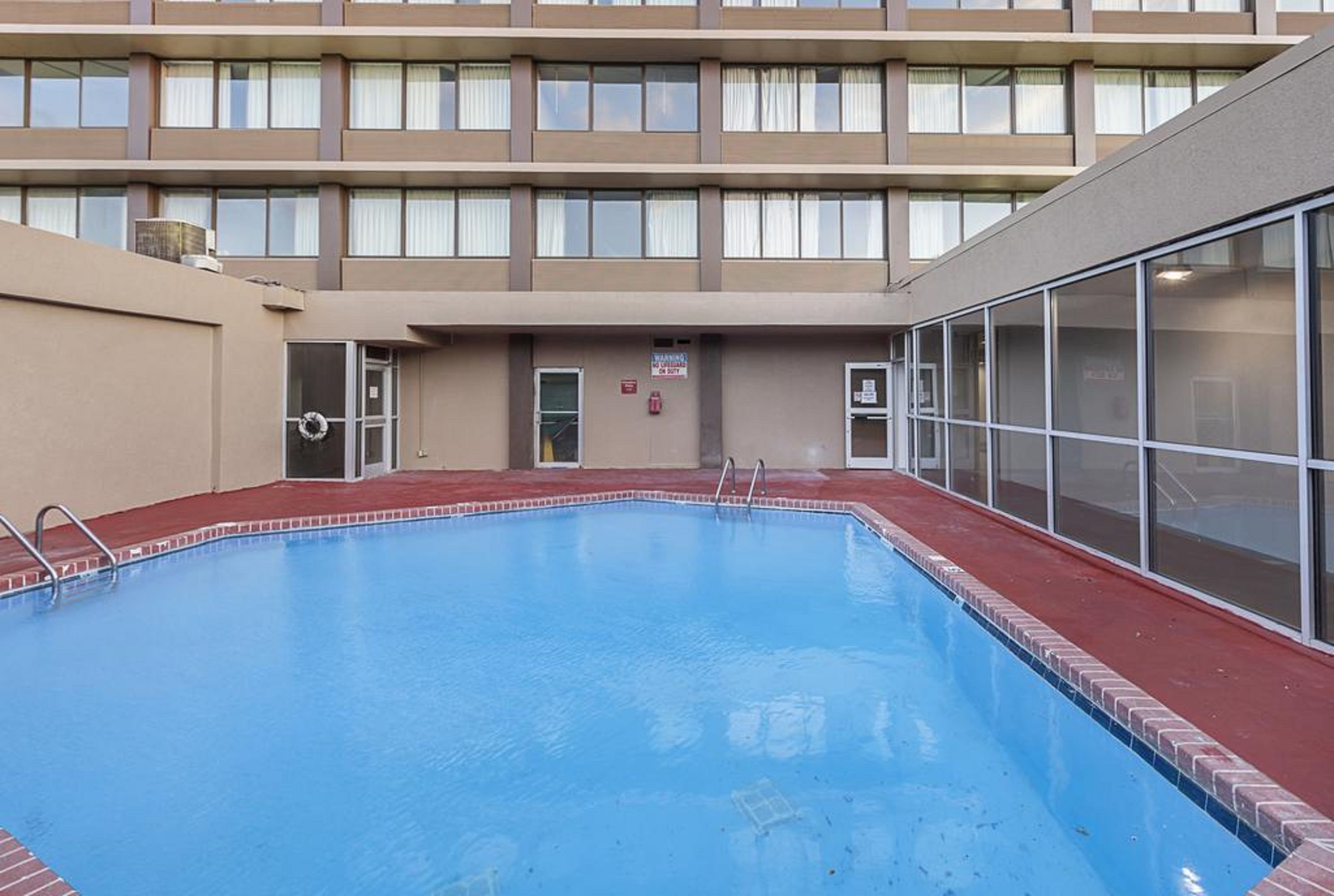 Quality Inn & Suites Cincinnati Downtown Area 1