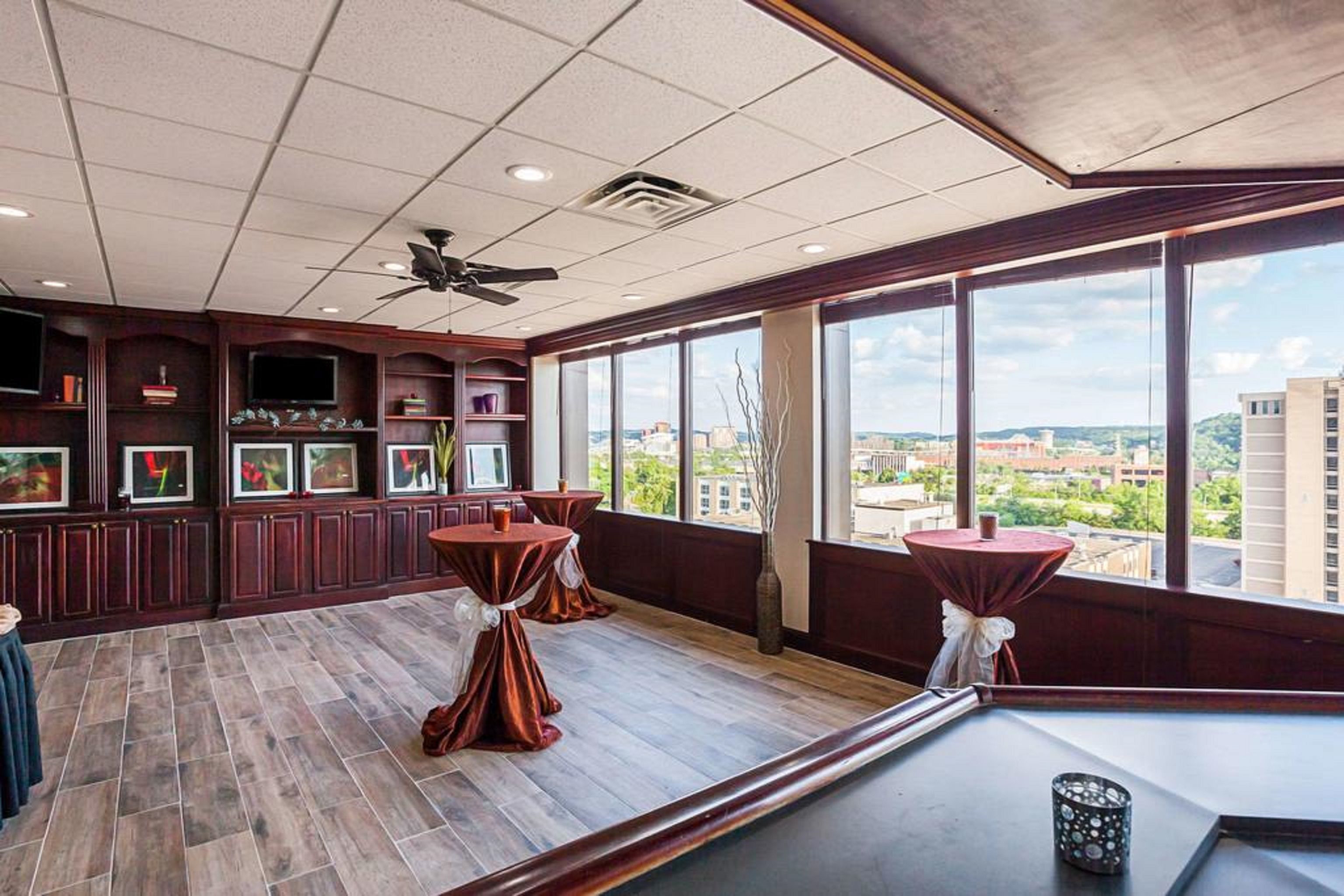 Quality Inn & Suites Cincinnati Downtown Area 2