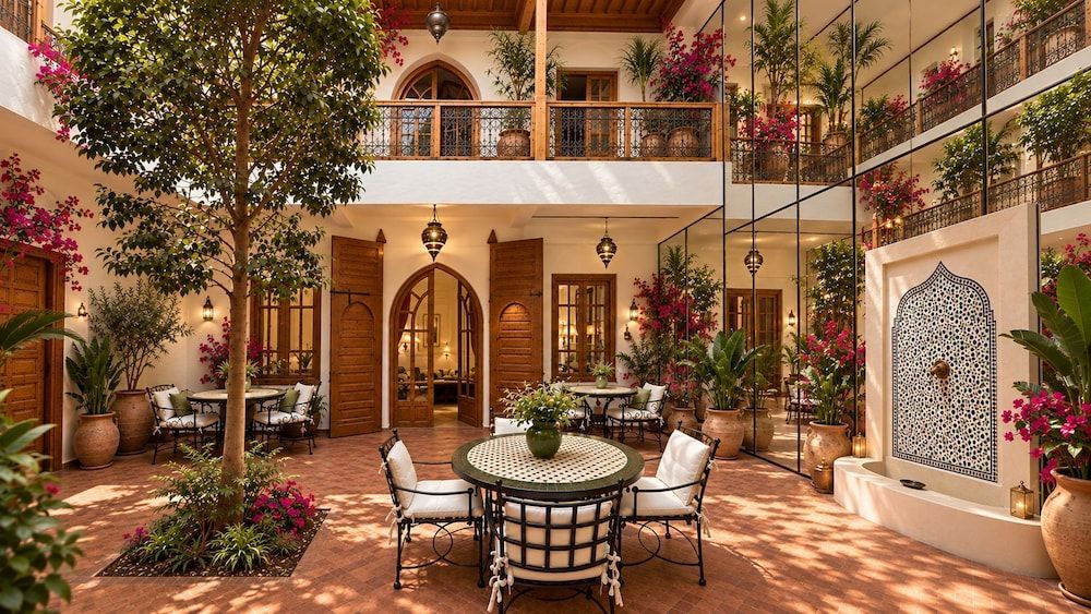 Riad Scarlett 1