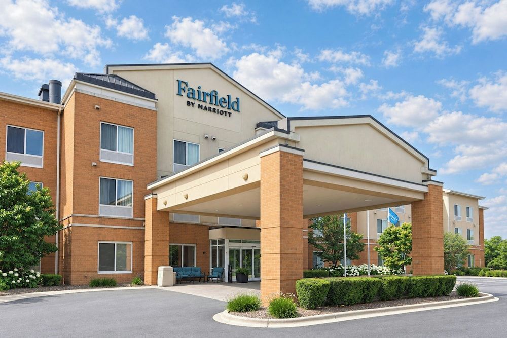 Fairfield Inn & Suites by Marriott Milwaukee Airport 1