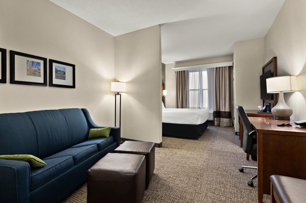 Comfort Suites Nashville near Percy Priest Lake 1