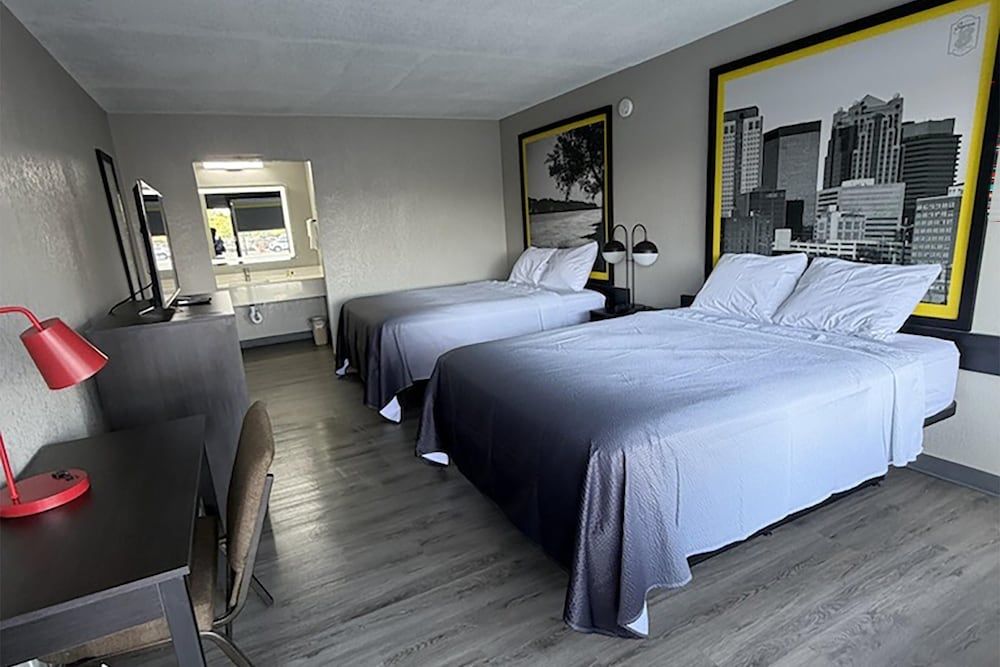 Super 8 by Wyndham Birmingham 2