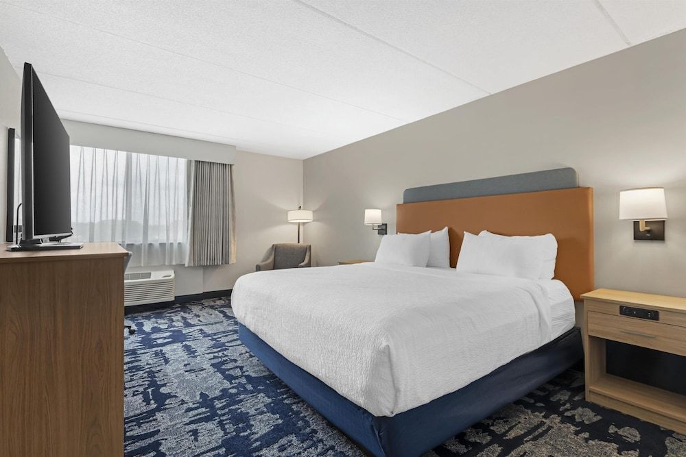 Best Western Plus Willmar 1
