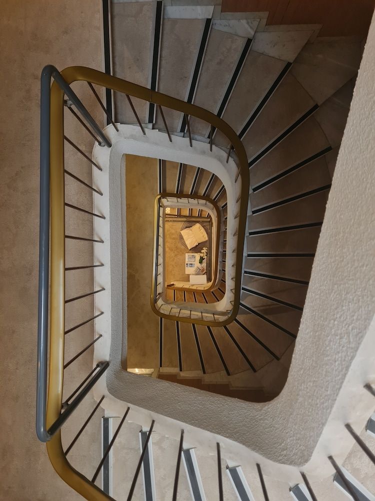 Azurene Royal Hotel 2