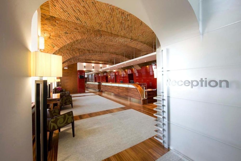 Jet Hotel 2