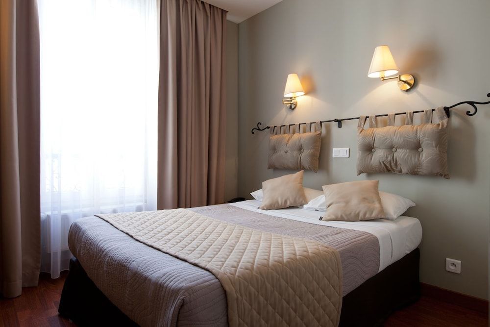 Hotel COSMOTEL MARAIS REPUBLIQUE PARIS 1