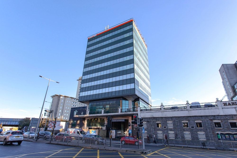 Cardiff Bute Terrace Hotel 1