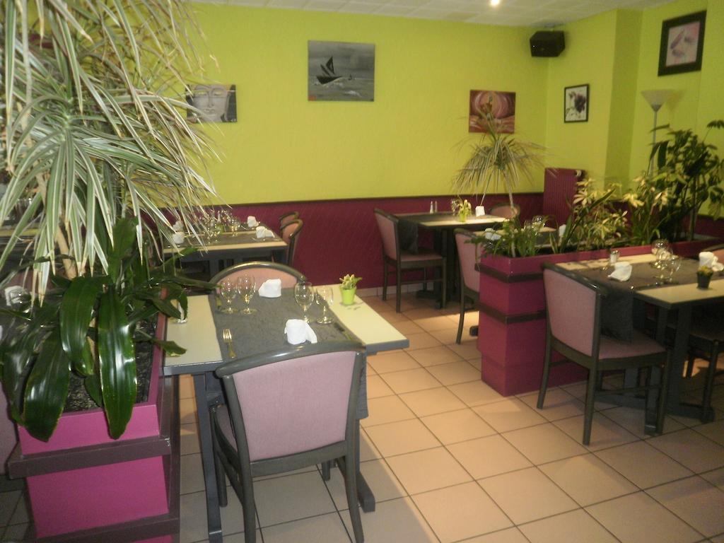 Les Bains de Mer Riviera Bretonne 1