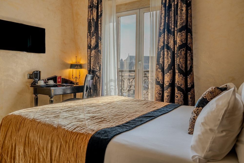 Hotel de L'Empereur by Malone 1