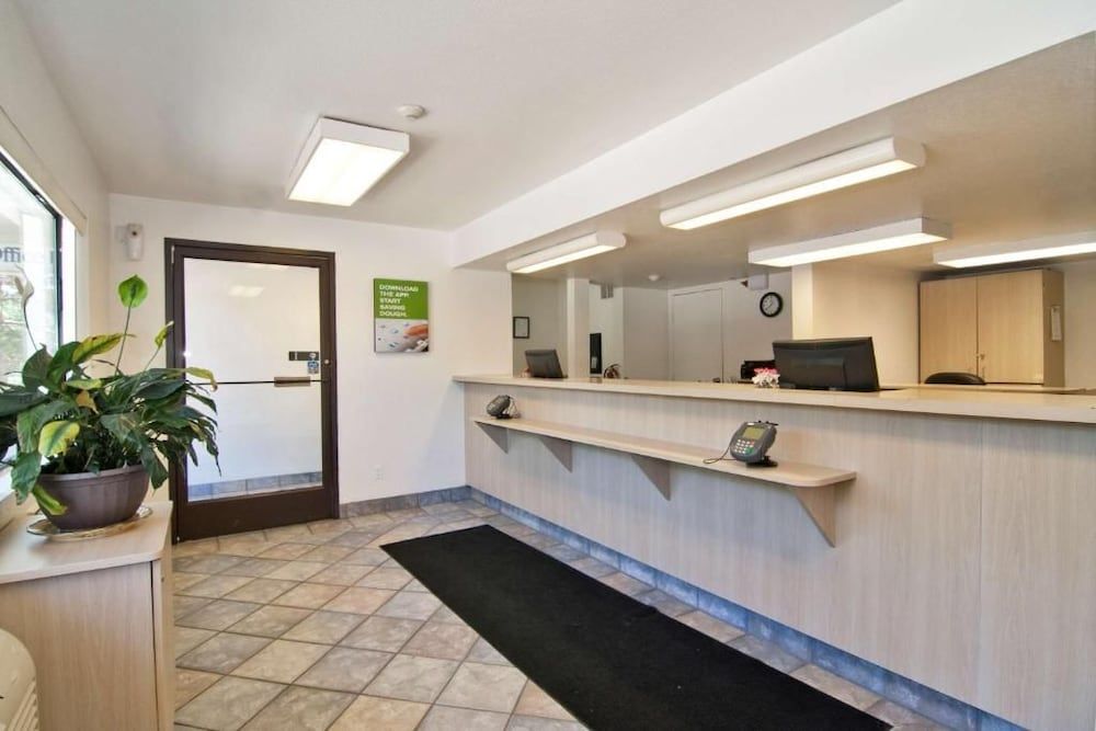 Motel 6 Roseville, MN - Minneapolis North 2
