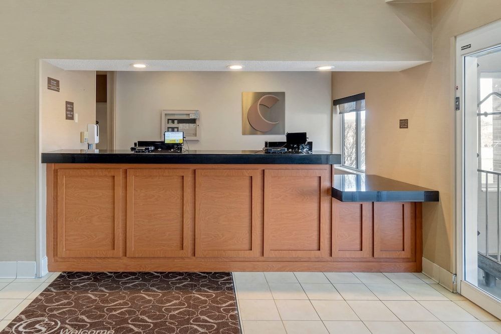 Comfort Suites Normal University area 2