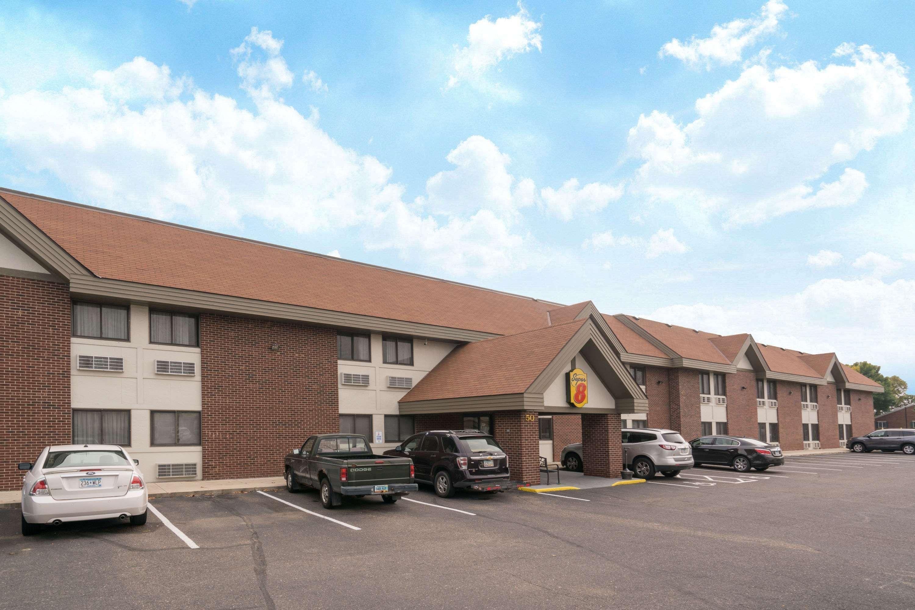 Super 8 by Wyndham St. Cloud 1