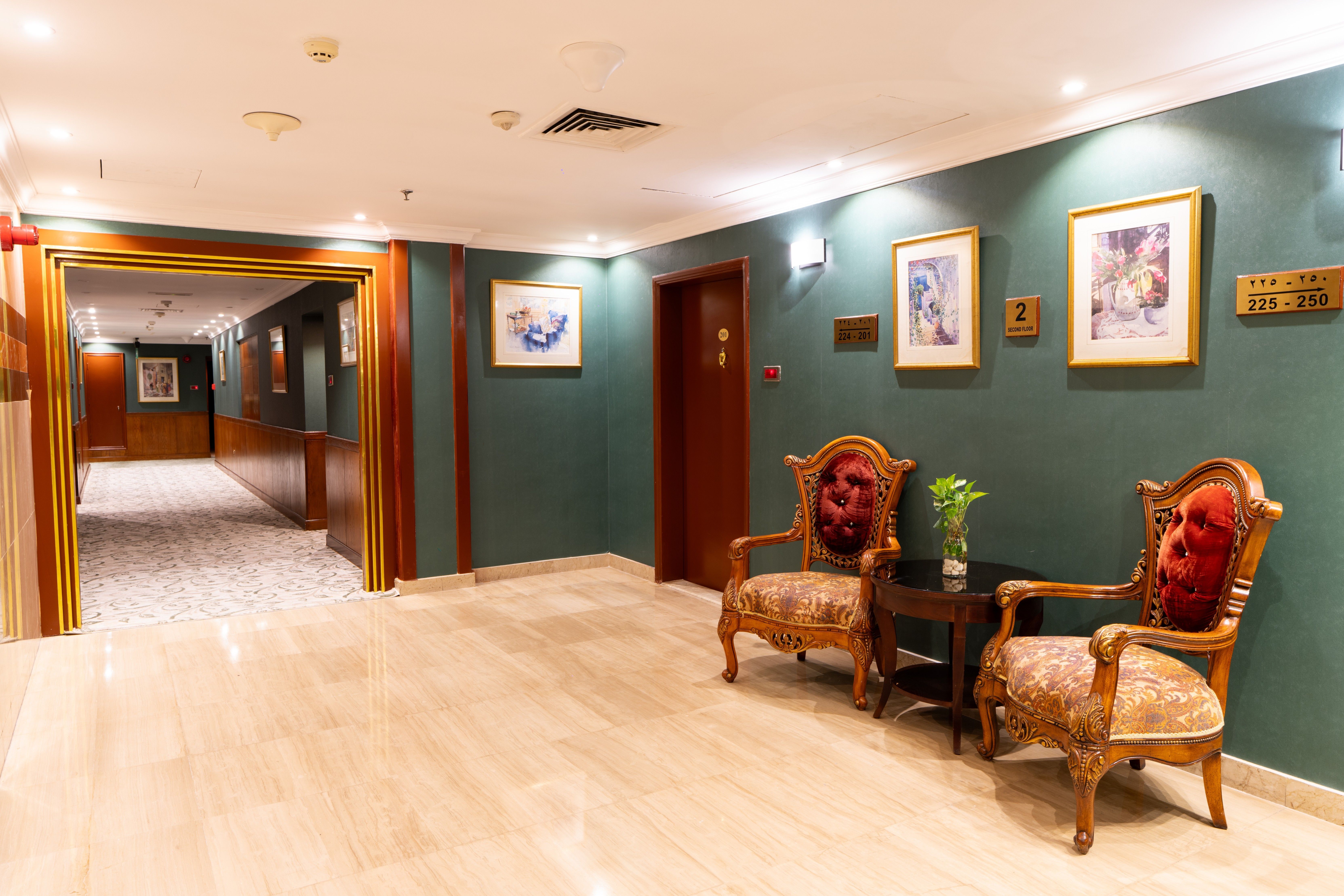 Luxe Grand Hotel 1