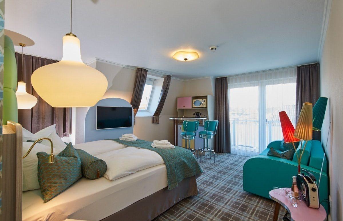 Bernstein Hotel "50`s Seaside Motel" 1