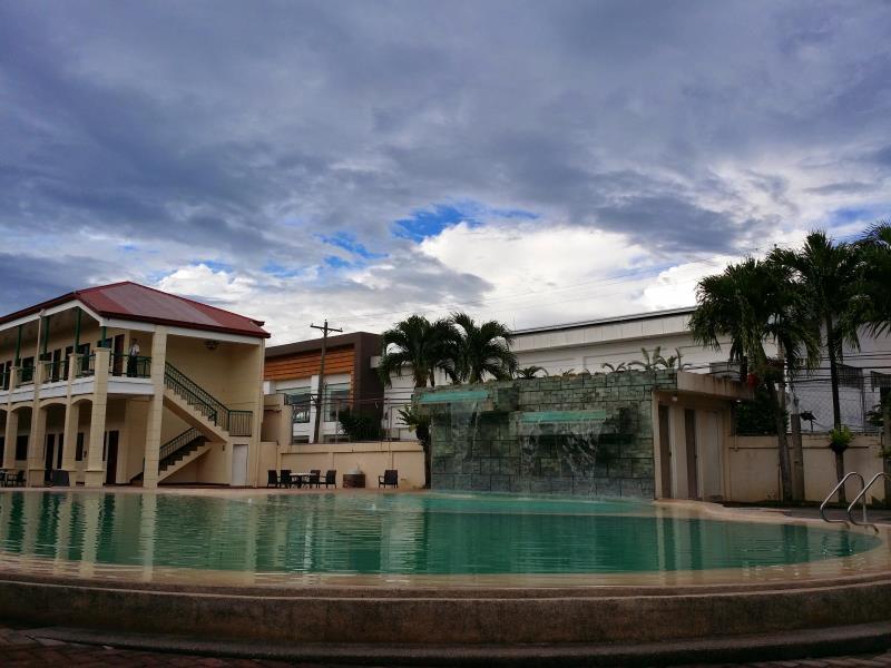 Dottie's Place Hotel & Restaurant 2