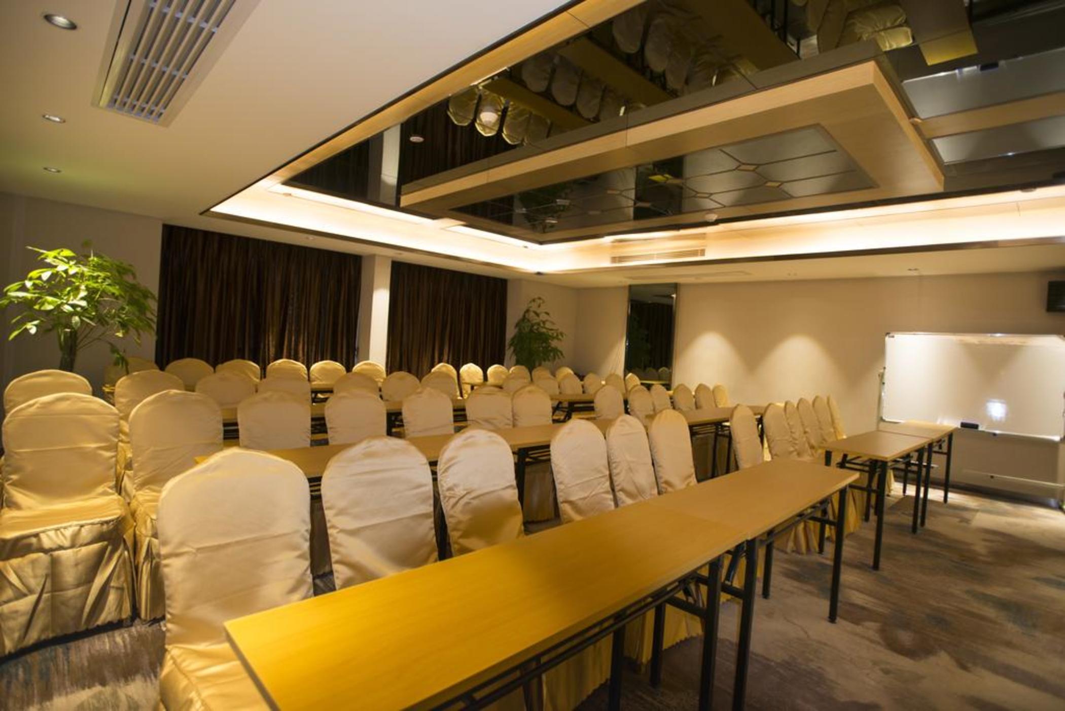 Days Hotel by Wyndham Guilin 1