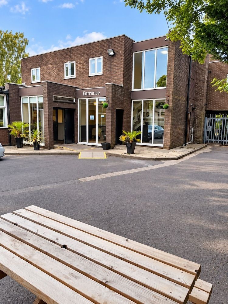 The Avenue Club and Lodge 1