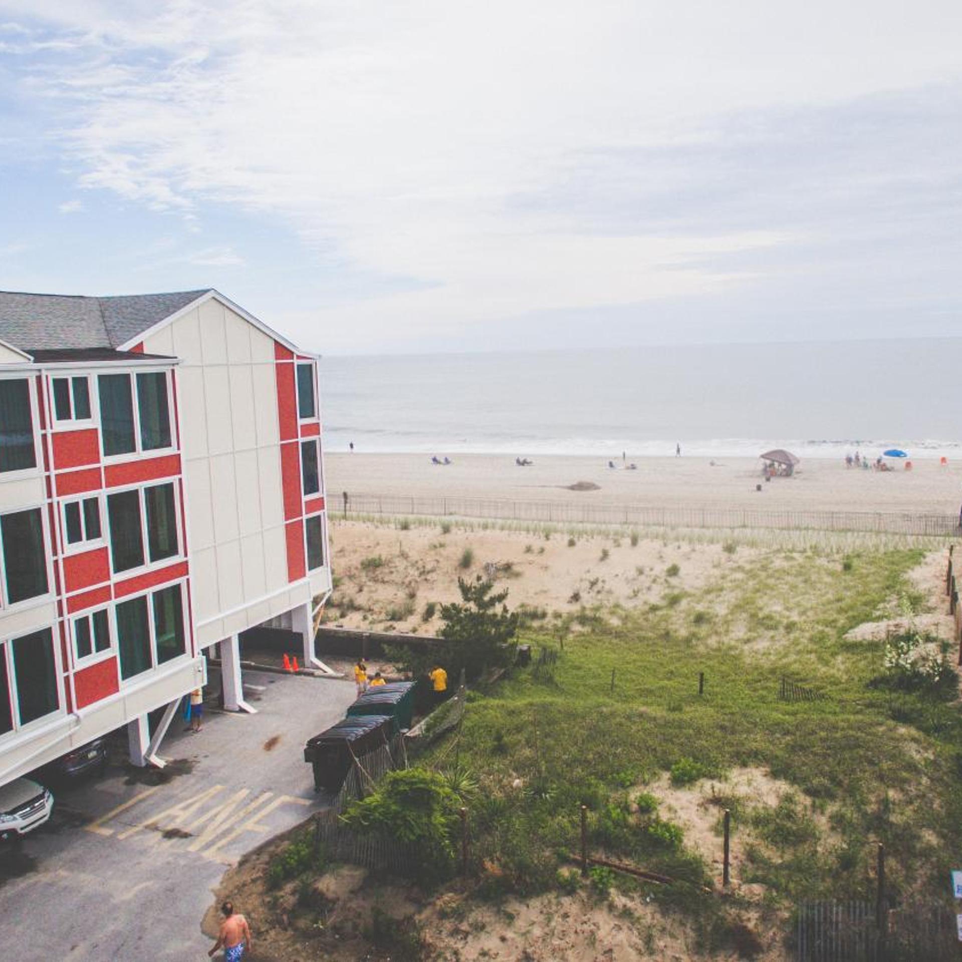 Surf Club Oceanfront Hotel 2