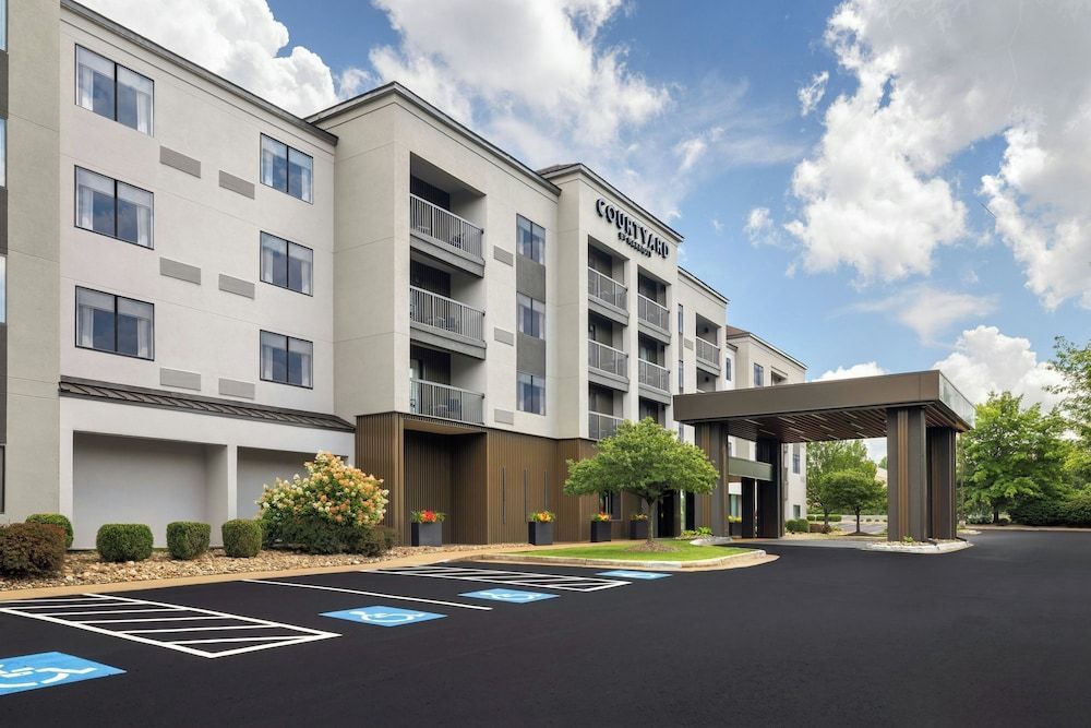 Courtyard Beckley 1