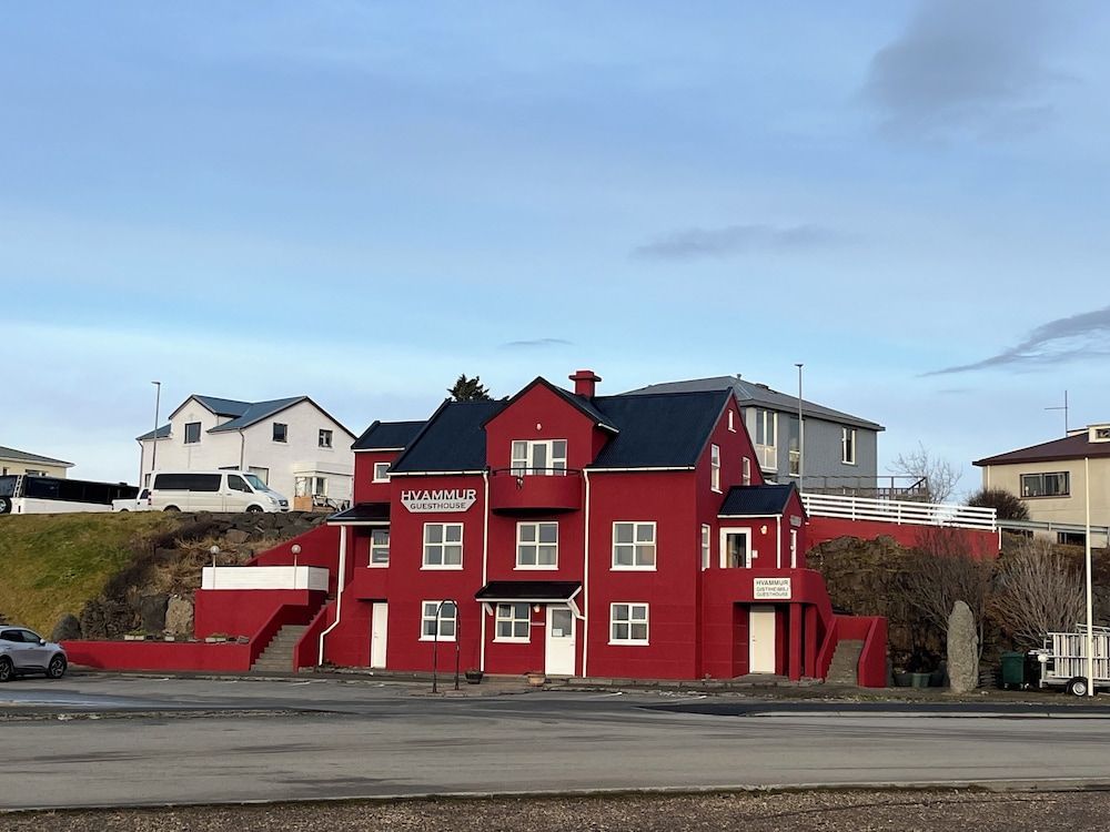 Guesthouse Hvammur by the Harbour 1