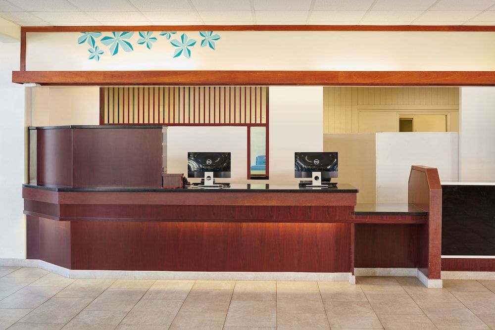 Maui Beach Hotel 2