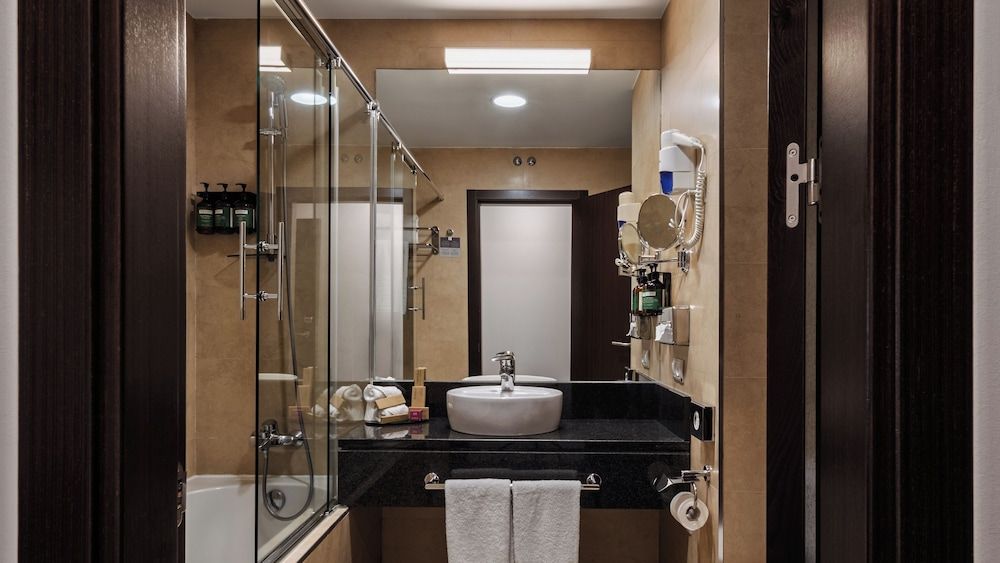 Crowne Plaza MADRID AIRPORT by IHG 2