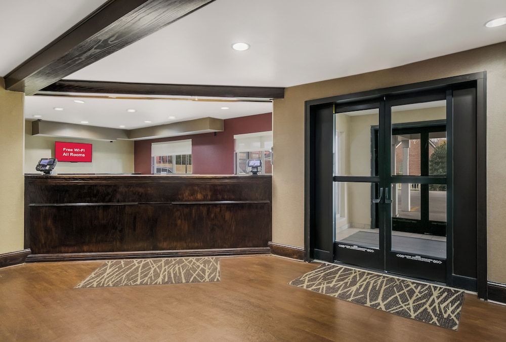 Red Roof Inn & Suites Knoxville East 2