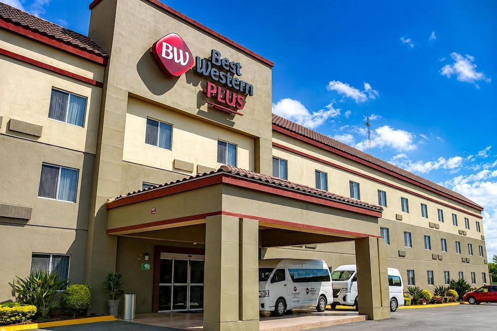 Best Western PLUS Monterrey Airport 1