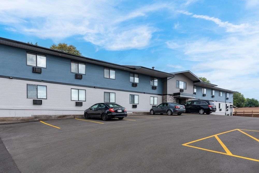 Econo Lodge Madison East 1