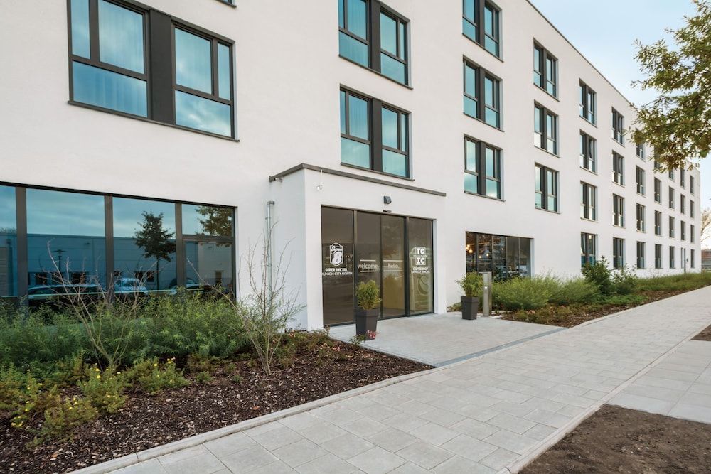 Super 8 by Wyndham Munich City North 1