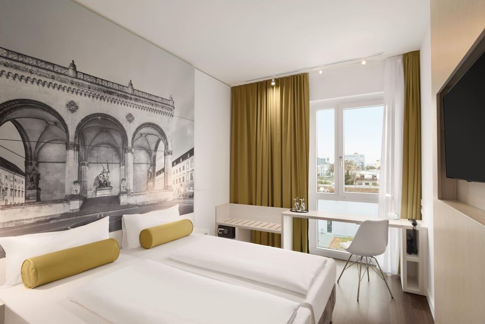 Super 8 by Wyndham Munich City North 1