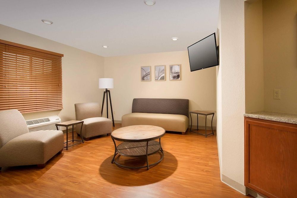 WoodSpring Suites Chicago Romeoville 2