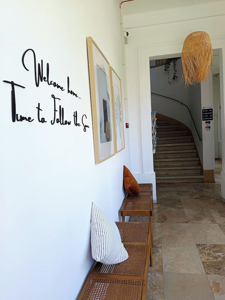 Follow the Sun Boutique Hostel - Pool, Breakfast & Sea Views 2